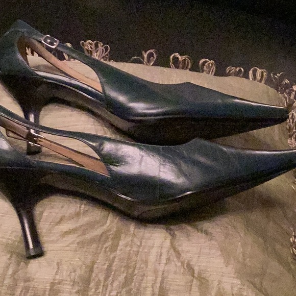 Liz Claiborne Green Flex Classic Cut-out Sides Pointed Toe Heels. 10M - Picture 5 of 15